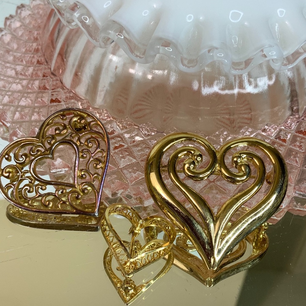 Vintage Pins 3 Hearts Gold tone Hearts P-3-26